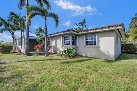 1671 S Treasure Dr, North Bay Village FL 33141