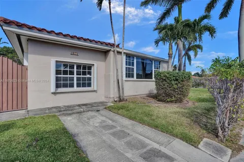 1671 S Treasure Dr, North Bay Village FL 33141