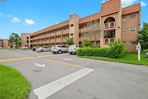 9580 Sunrise Lakes Blvd # 209, Sunrise FL 33322