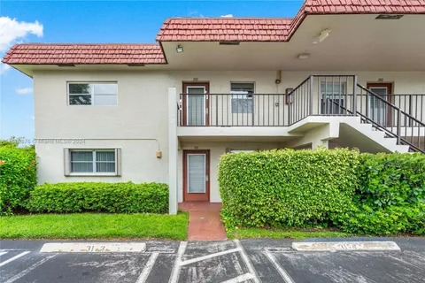 31 Abbey Ln # 101, Delray Beach FL 33446