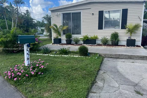 5277 SW 32 STREET, Davie FL 33314