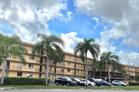 9370 SW 8th St # 208, Boca Raton FL 33428