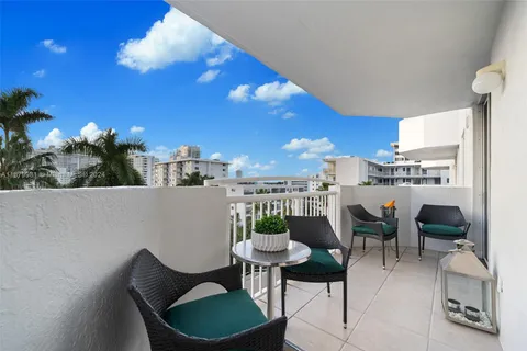 1621 Bay Rd # 606, Miami Beach FL 33139