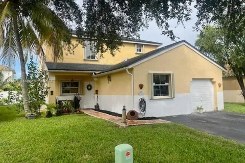 174 NW 207th Ter, Pembroke Pines FL 33029