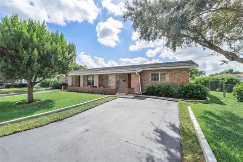 7516 NW 44th Ct, Coral Springs FL 33065