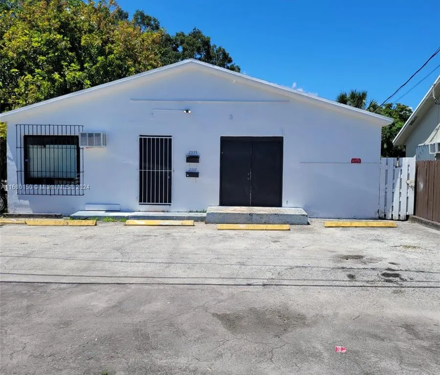 2339 Hayes St, Hollywood FL 33020