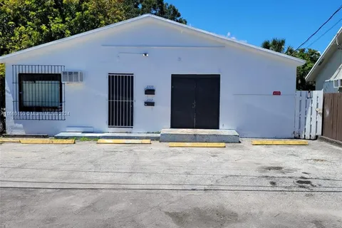 2339 Hayes St, Hollywood FL 33020