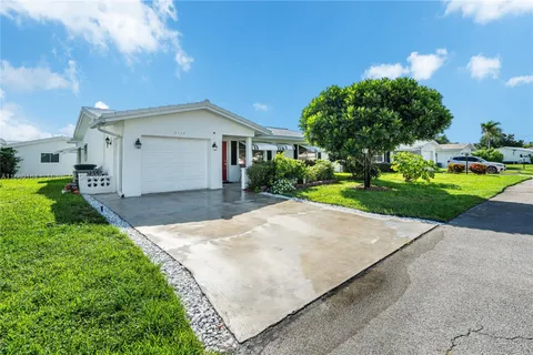 2112 SW 13th Pl, Boynton Beach FL 33426