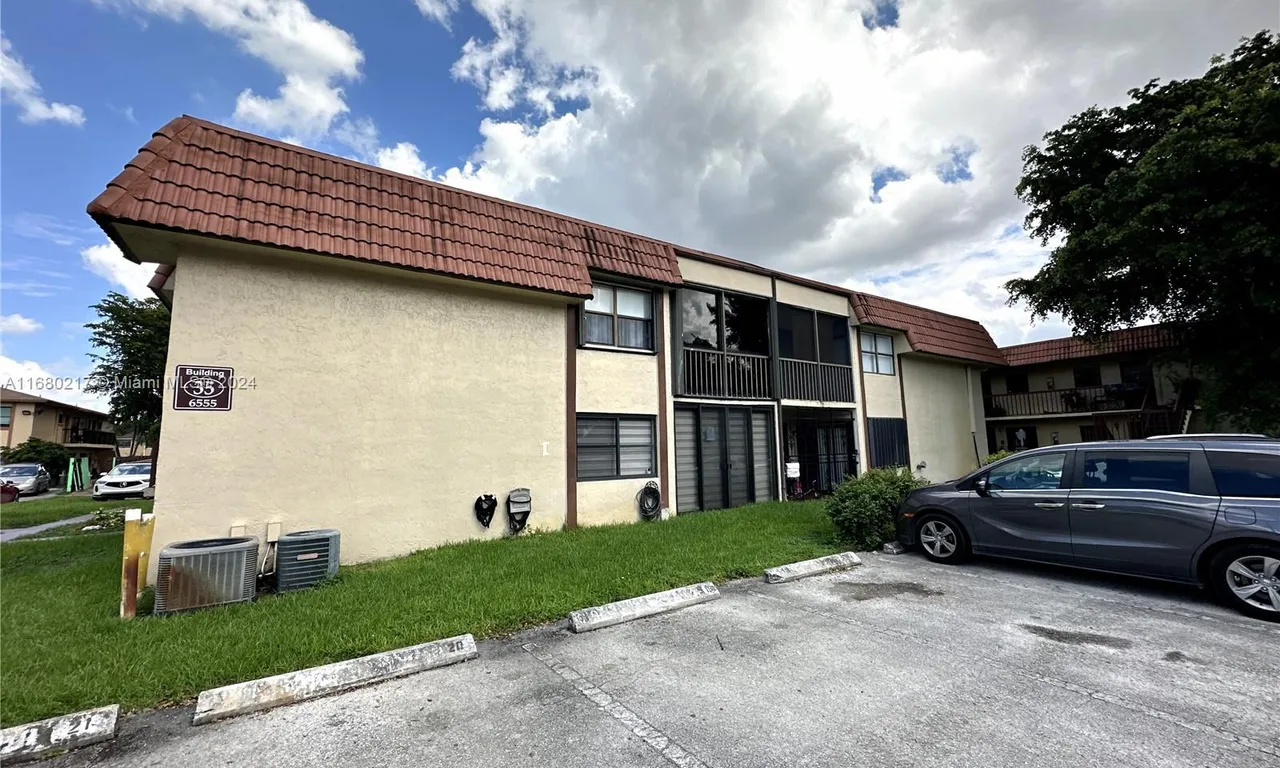 6555 W 26th Dr # 35, Hialeah FL 33016