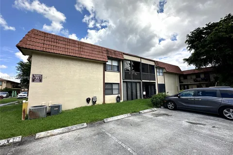 6555 W 26th Dr # 35, Hialeah FL 33016