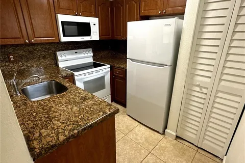 6555 W 26th Dr # 35, Hialeah FL 33016