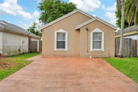 768 SW 9th St, Florida City FL 33034