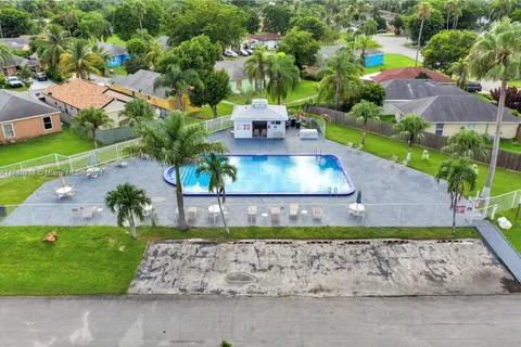 768 SW 9th St, Florida City FL 33034