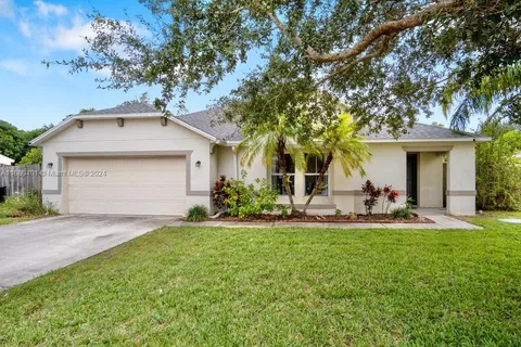 2826 SE Melaleuca Blvd, Port St. Lucie FL 34952