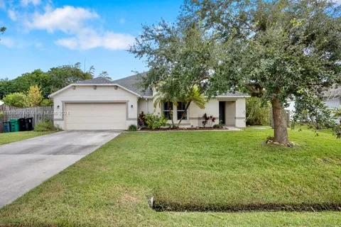 2826 SE Melaleuca Blvd, Port St. Lucie FL 34952