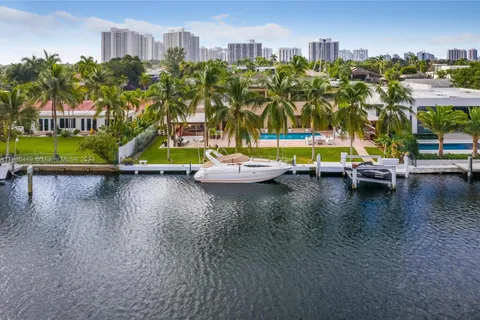 418 Tamarind Dr, Hallandale Beach FL 33009