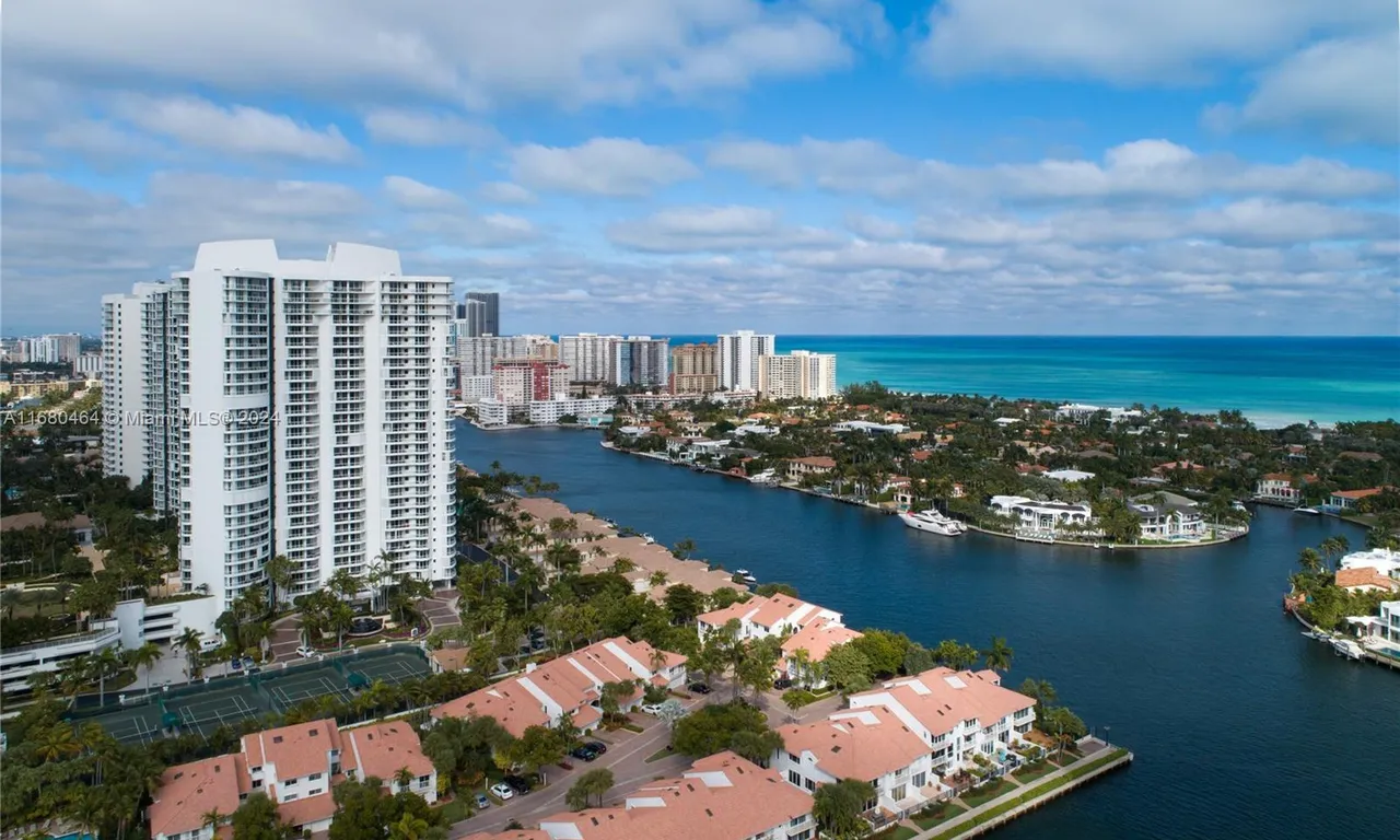 21050 Point PL # 2906, Aventura FL 33180