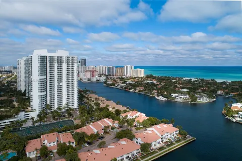 21050 Point PL # 2906, Aventura FL 33180