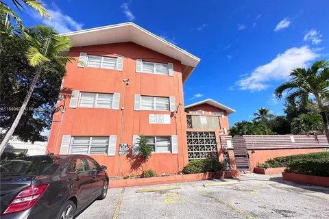 421 NE 68 st # 8, Miami FL 33138