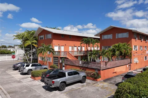 421 NE 68 st # 8, Miami FL 33138