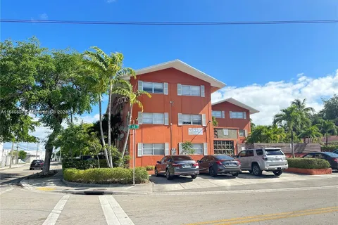 421 NE 68 st # 8, Miami FL 33138