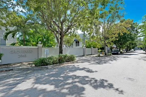 2945 Bridgeport Avenue, Miami FL 33133