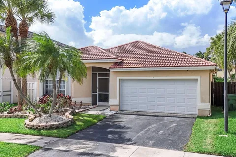 4 Gables Blvd, Weston FL 33326