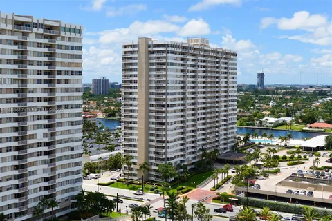 1985 S Ocean Dr # 2Q, Hallandale Beach FL 33009