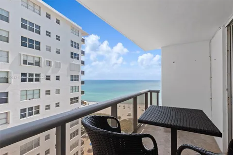 6039 Collins Ave # 1423, Miami Beach FL 33140