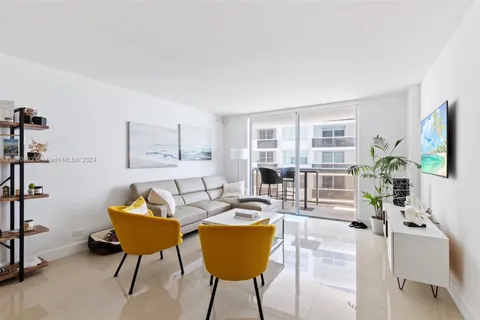 6039 Collins Ave # 1423, Miami Beach FL 33140