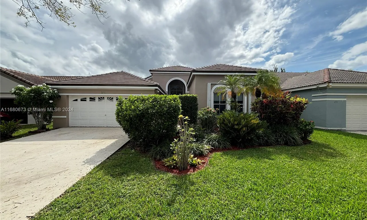 495 Carrington Ln, Weston FL 33326