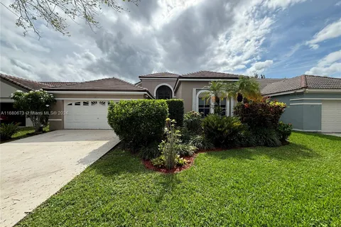 495 Carrington Ln, Weston FL 33326