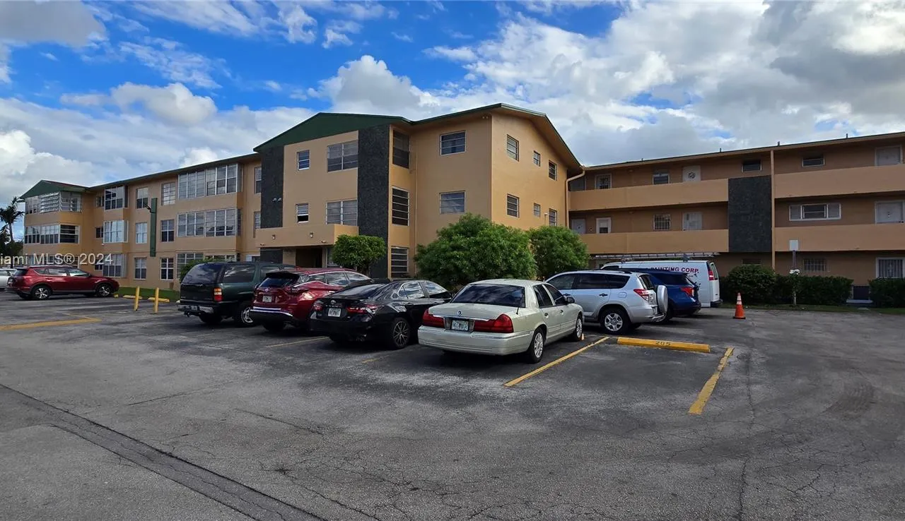 110 Royal Palm Rd # 304, Hialeah Gardens FL 33016