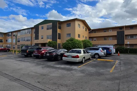 110 Royal Palm Rd # 304, Hialeah Gardens FL 33016