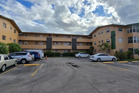 110 Royal Palm Rd # 304, Hialeah Gardens FL 33016