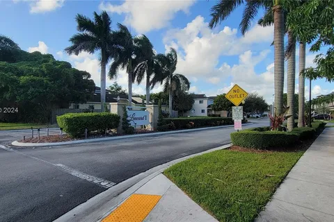 3377 NE 4th St, Homestead FL 33033