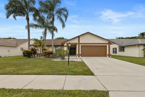 9587 Trivolo Pl, Boca Raton FL 33434