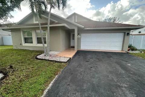 18730 NW 77th Ct # 18730, Hialeah FL 33015