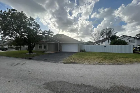 18730 NW 77th Ct # 18730, Hialeah FL 33015