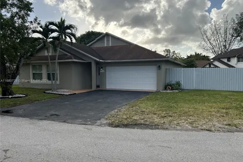 18730 NW 77th Ct # 18730, Hialeah FL 33015