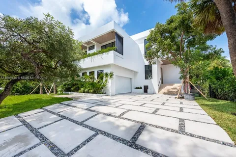 650 Warren Ln, Key Biscayne FL 33149