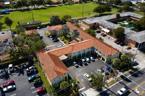 9720 SW 184th St # 211, Cutler Bay FL 33157