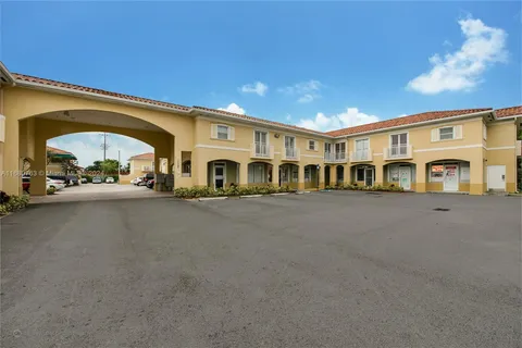 9720 SW 184th St # 211, Cutler Bay FL 33157
