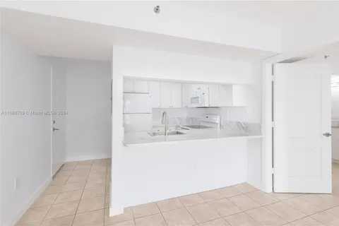 9720 SW 184th St # 211, Cutler Bay FL 33157