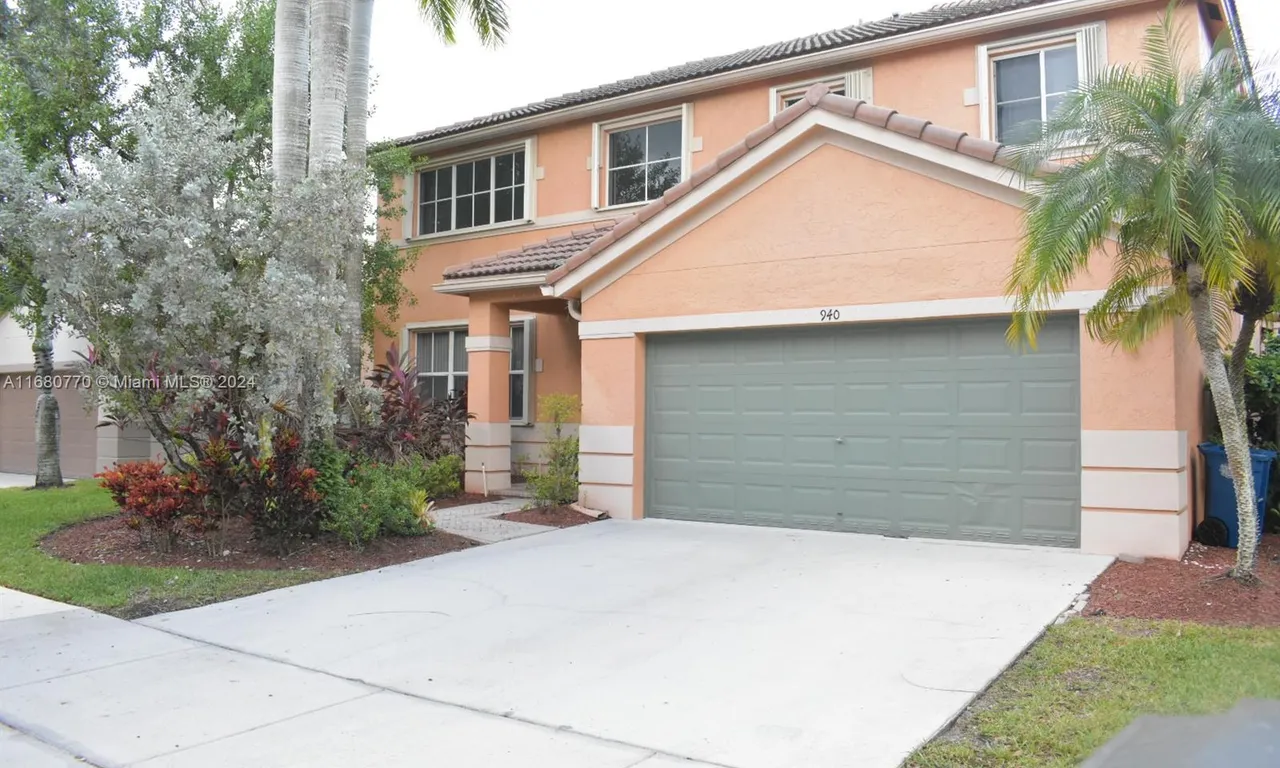 940 Tulip Cir, Weston FL 33327