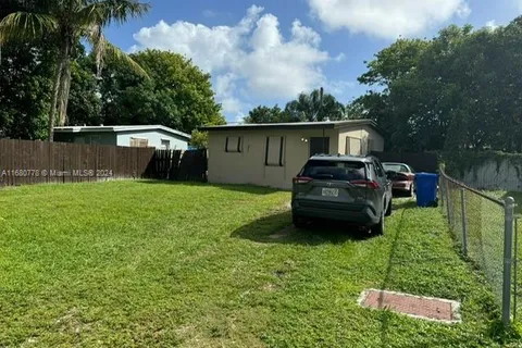 1725 Lauderdale Manor Dr, Fort Lauderdale FL 33311