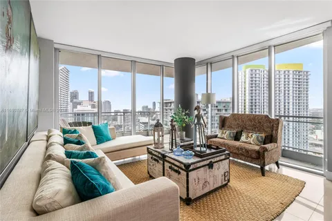 92 SW 3rd St # 3505, Miami FL 33130