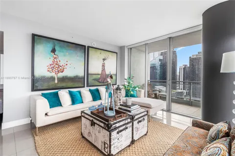 92 SW 3rd St # 3505, Miami FL 33130