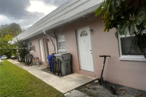 516 SW 2nd Ct, Pompano Beach FL 33060