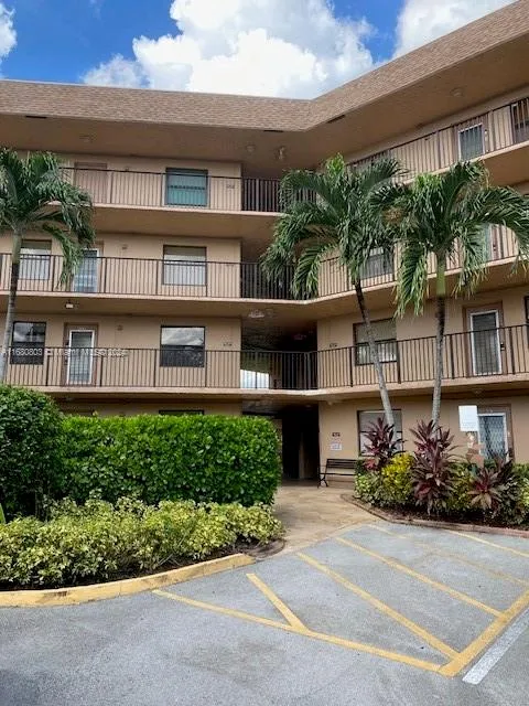 10101 Sunrise Lakes Blvd # 408, Sunrise FL 33322